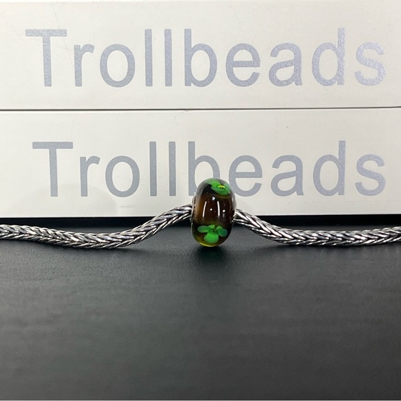 Trollbeads Retired Green Flower Bead- 61325 - Picture 1 of 7